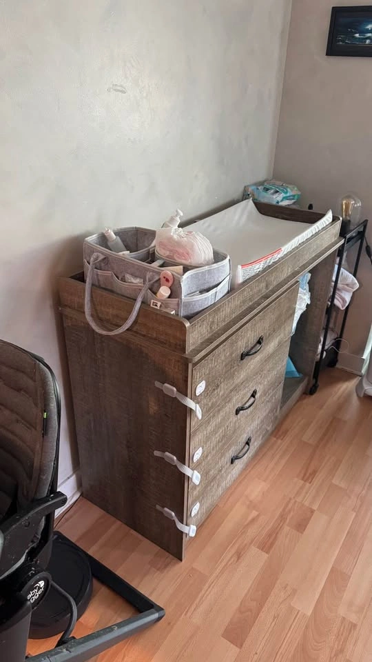 Baby changing table dresser - photo 5