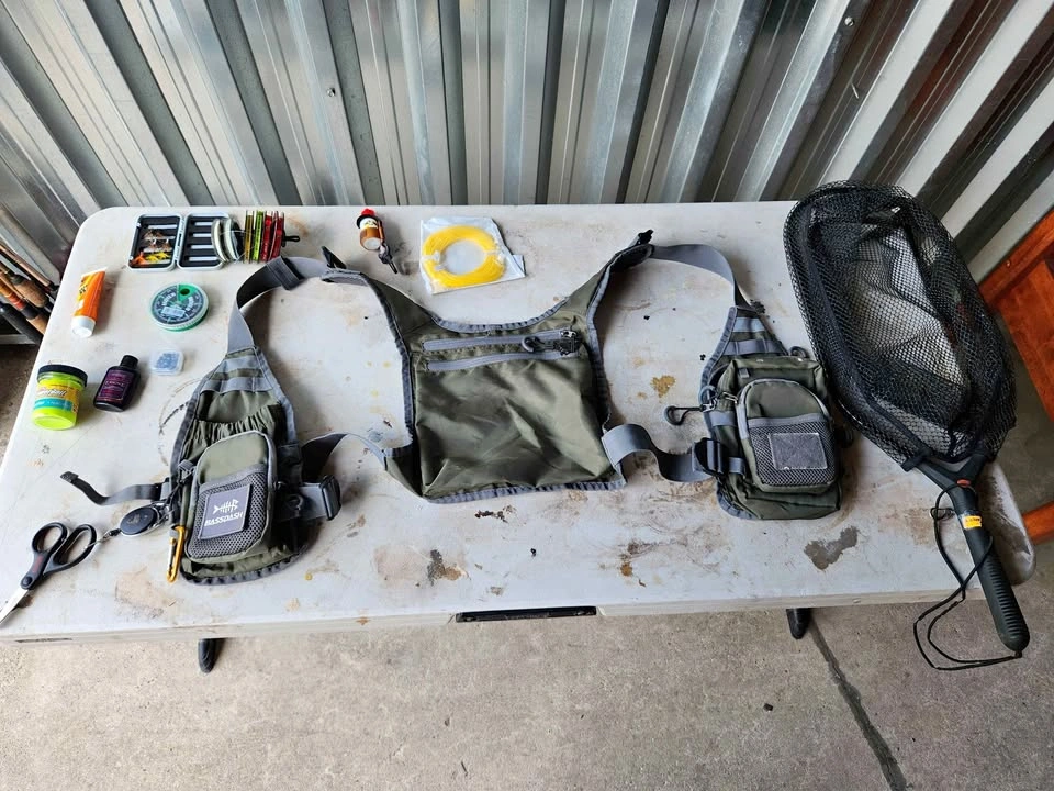 🇨🇦  Fly Fishing gear and vest