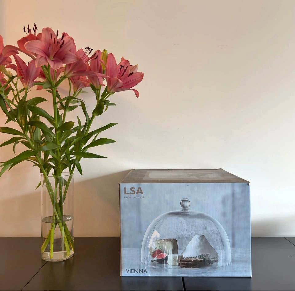 Glass cloche with free marble stand