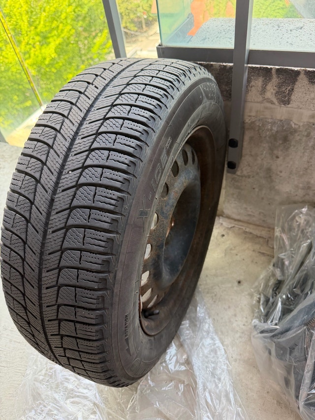 Michelin225/60 R17 winter tires with rims (only 2) + rims covers