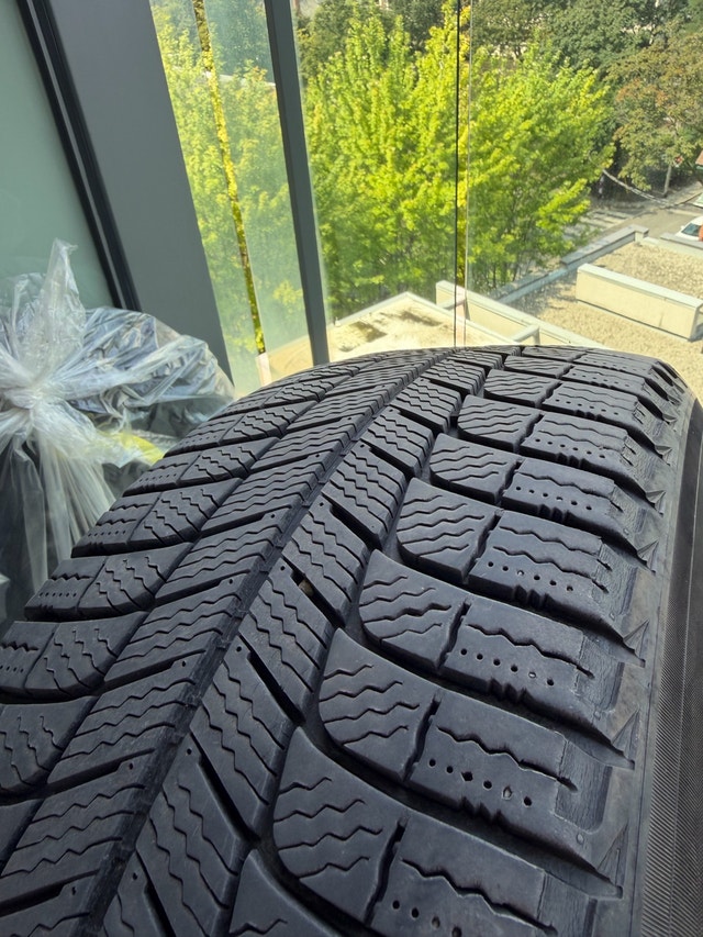 Michelin225/60 R17 winter tires with rims (only 2) + rims covers - photo 4