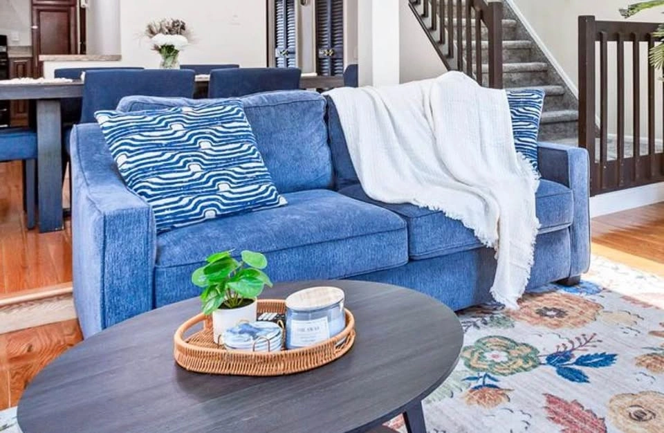 Love seat