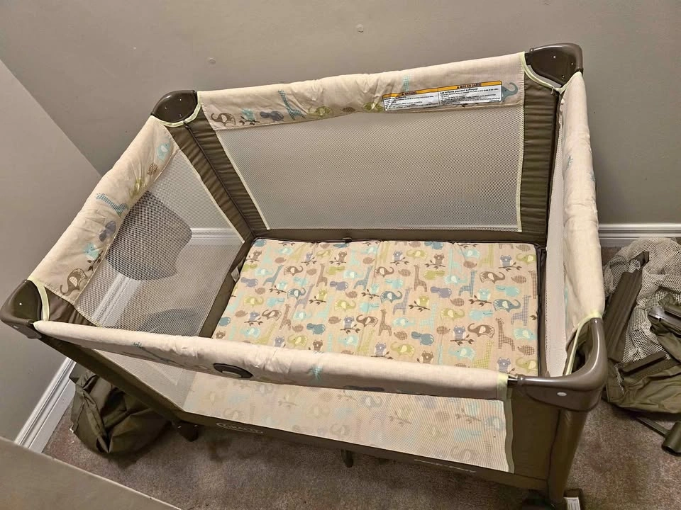 Graco portable playpen/bassinet