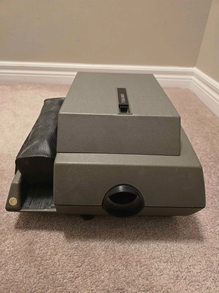 Honeywell Preview 630 Slide Projector - photo 2
