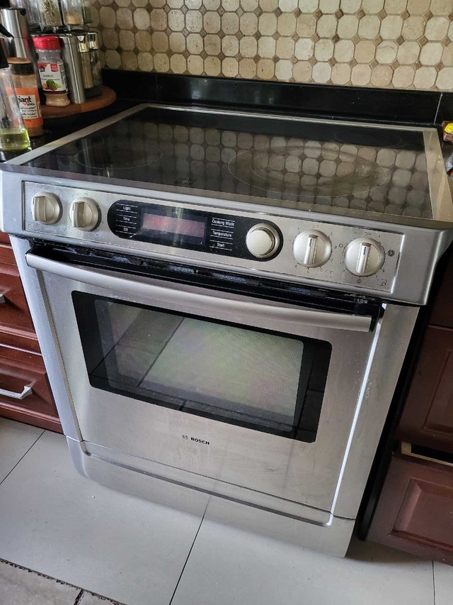 Bosch HEI7282C/09 Slide-In Electric Range needs bake element