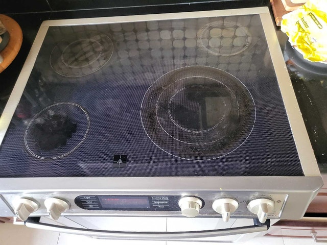 Bosch HEI7282C/09 Slide-In Electric Range needs bake element - photo 2