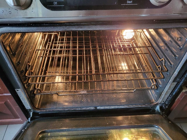 Bosch HEI7282C/09 Slide-In Electric Range needs bake element - photo 3