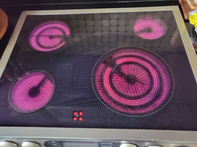 Bosch HEI7282C/09 Slide-In Electric Range needs bake element - photo 4