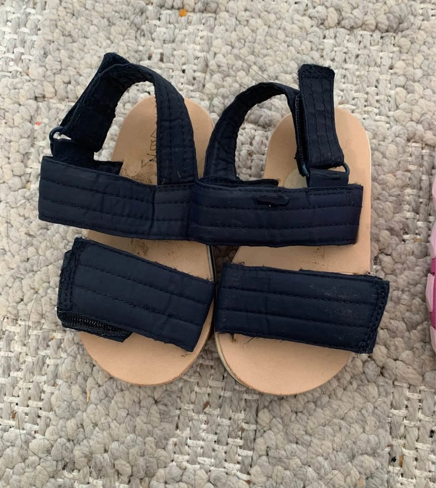 Lot of 3 toddler shoes - photo 2