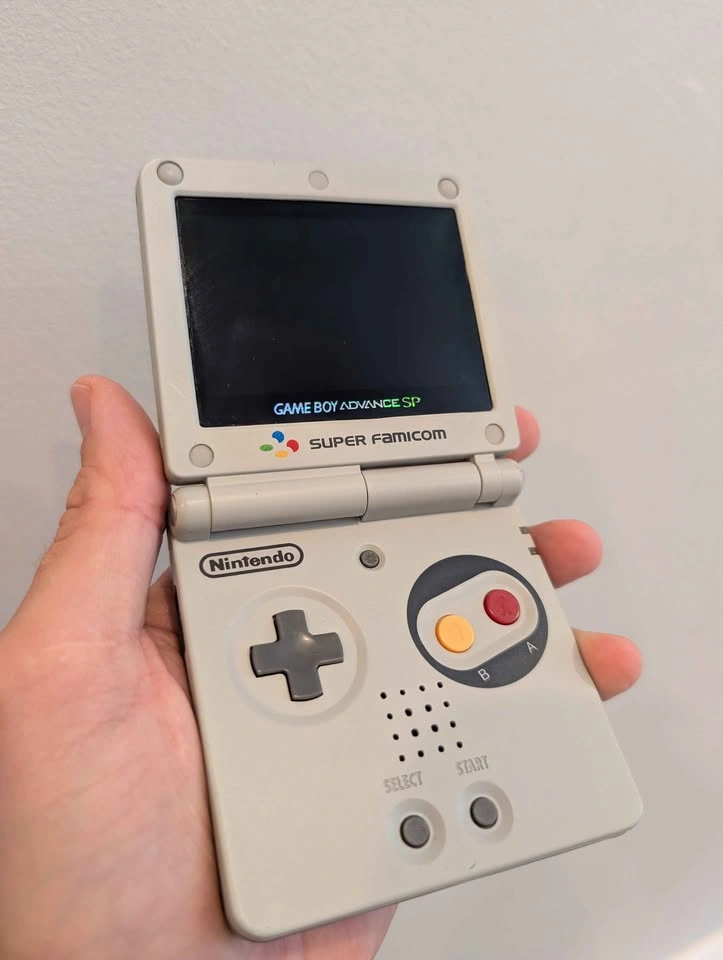 GameBoy Advance SP - Famicom Shell - IPS - photo 2