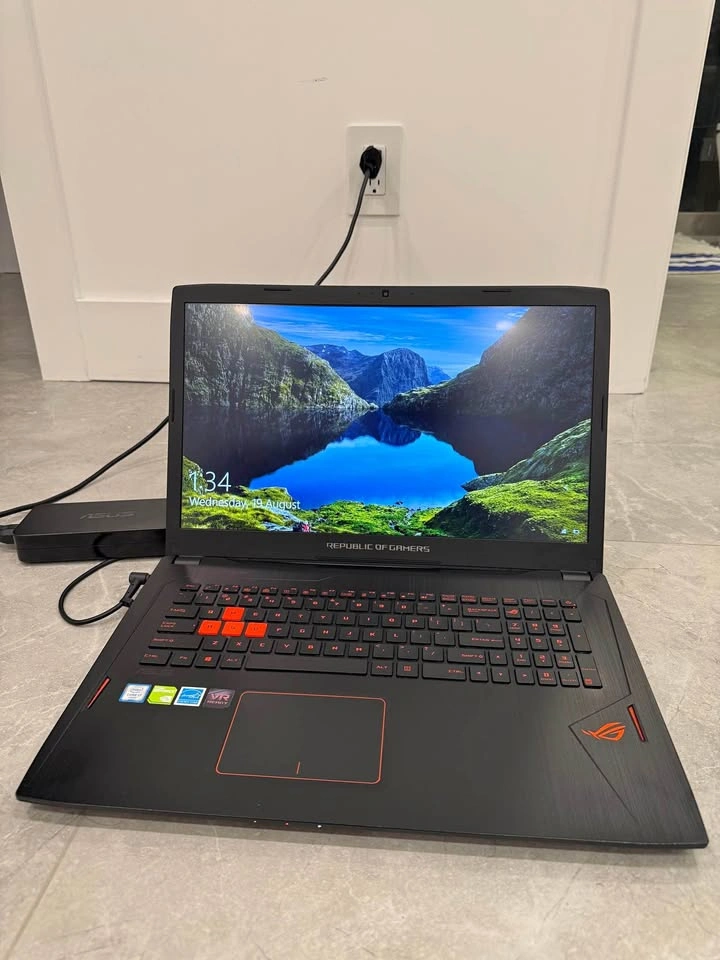 ASUS ROG Strix 17.3” Gaming Laptop i7/16GB RAM/GTX 1060