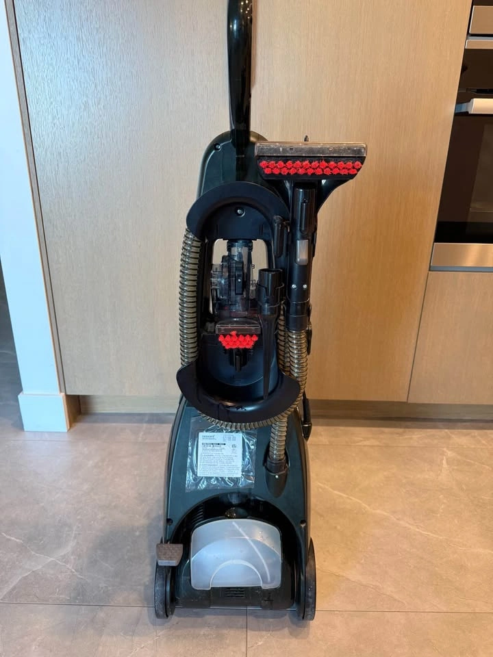 Bissel Pro Heat carpet vacuum - photo 2