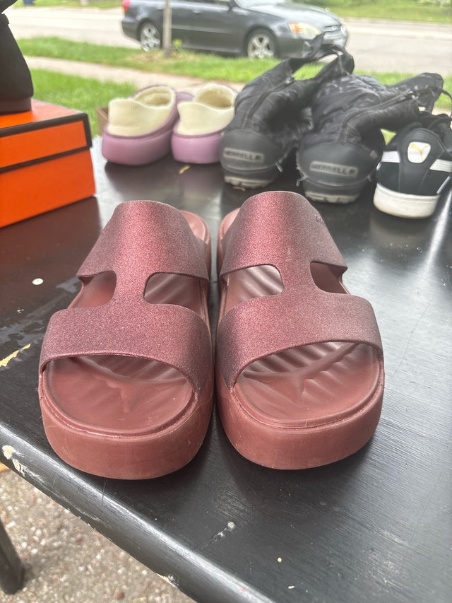 Crocs Platform Sandals size 9 - photo 2