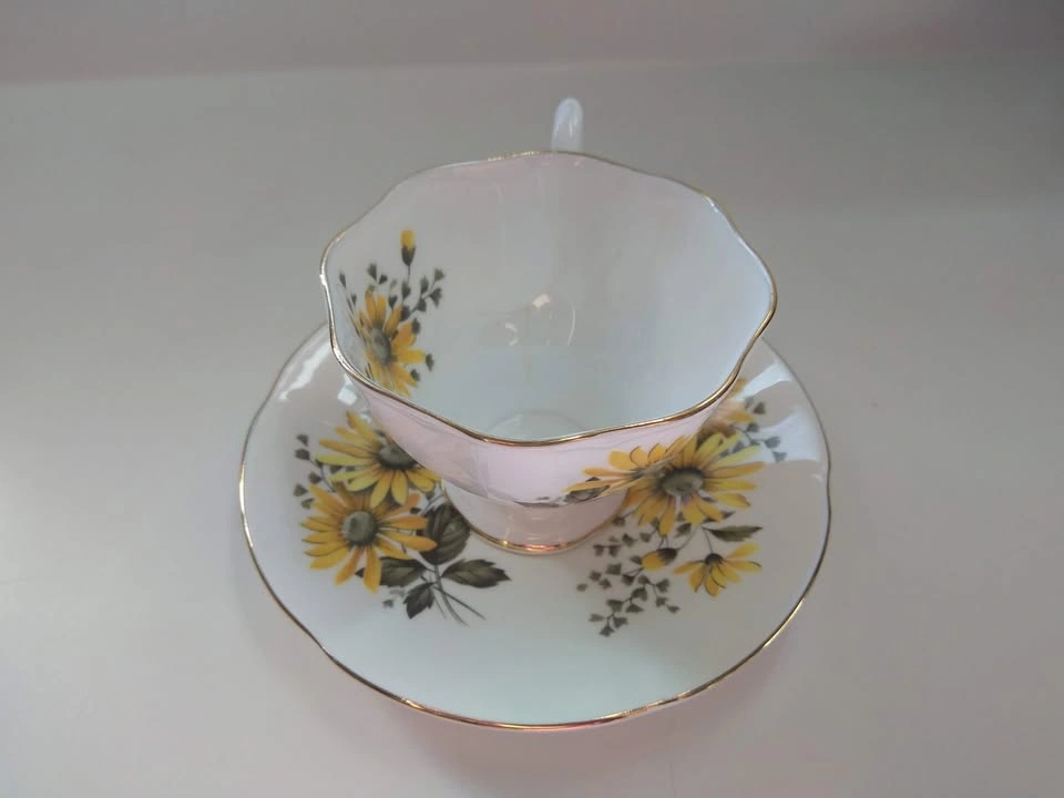 English bone china Teacup and Saucer - photo 2