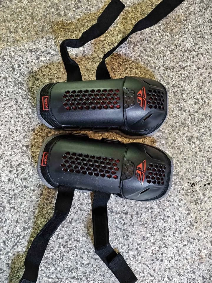 Fly Racing Barricade Youth Knee Guards