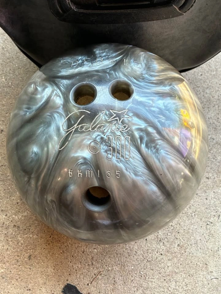 Gray bowling ball with carrying case - photo 5