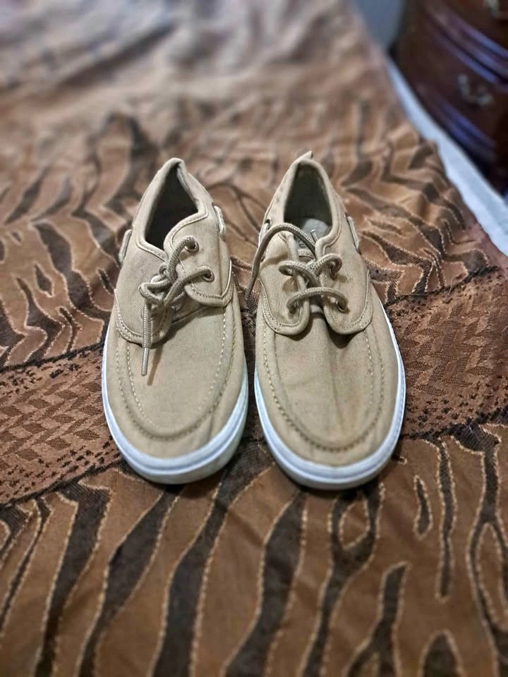 Boys shoes