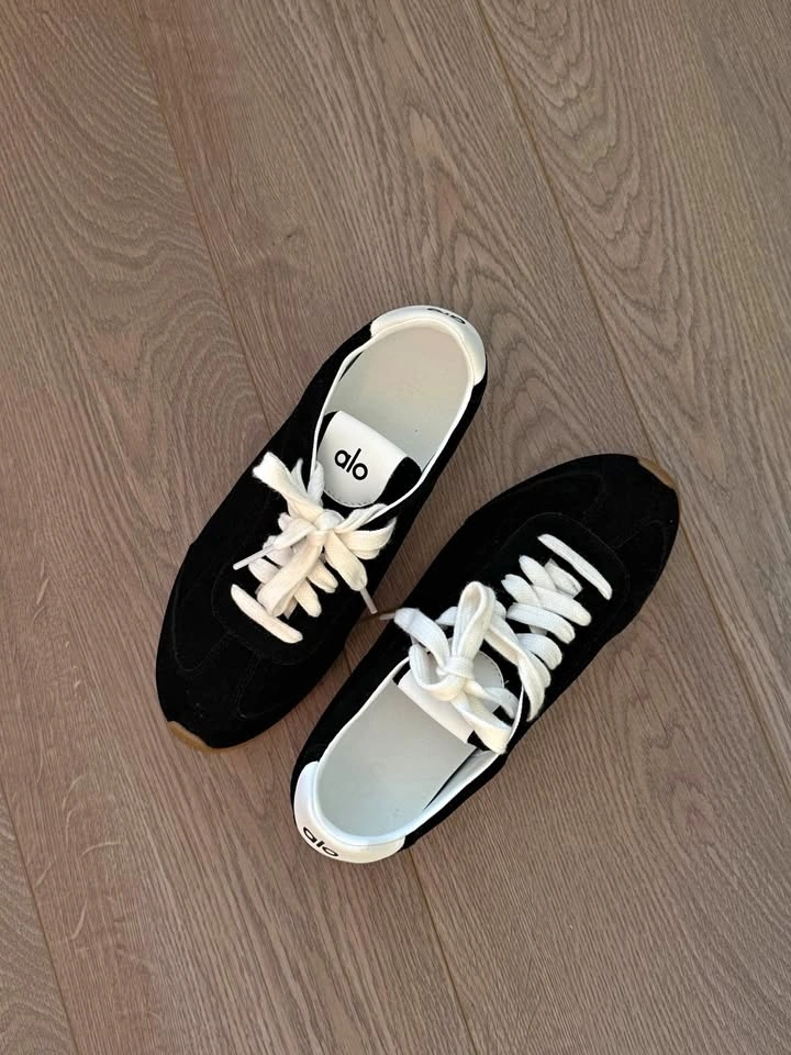 Alo Sunset Sneakers - Black suede