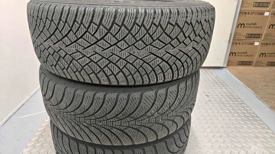 Nokian Hakkapeliitta and Goodyear UltraGrip Winter Tires 205/55R