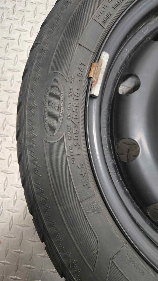 Nokian Hakkapeliitta and Goodyear UltraGrip Winter Tires 205/55R - photo 5