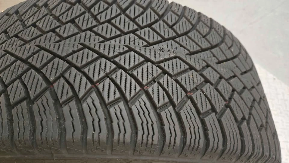 Touren Wheels with Nokian 225/45R18 Tires - photo 2