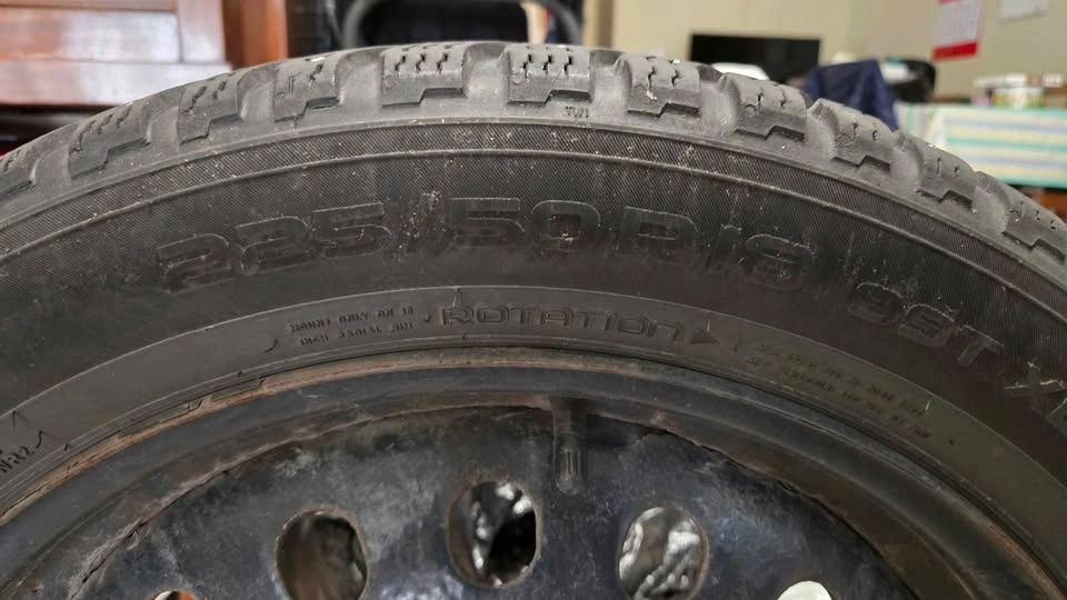 Nokian Hakkapeliitta 8 225/50R18 Studded Winter Tire - photo 2