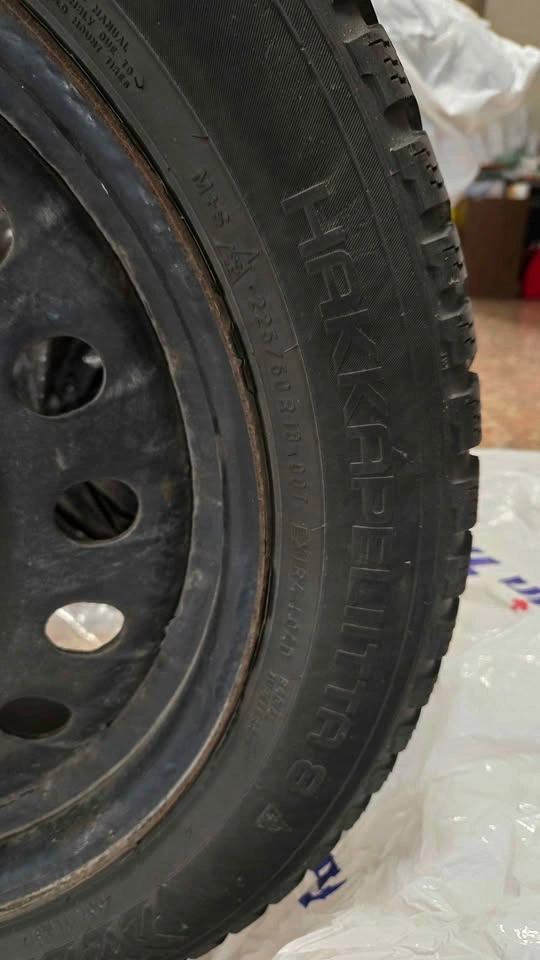 Nokian Hakkapeliitta 8 225/50R18 Studded Winter Tire - photo 3