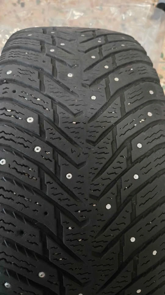 Nokian Hakkapeliitta 8 225/50R18 Studded Winter Tire - photo 4