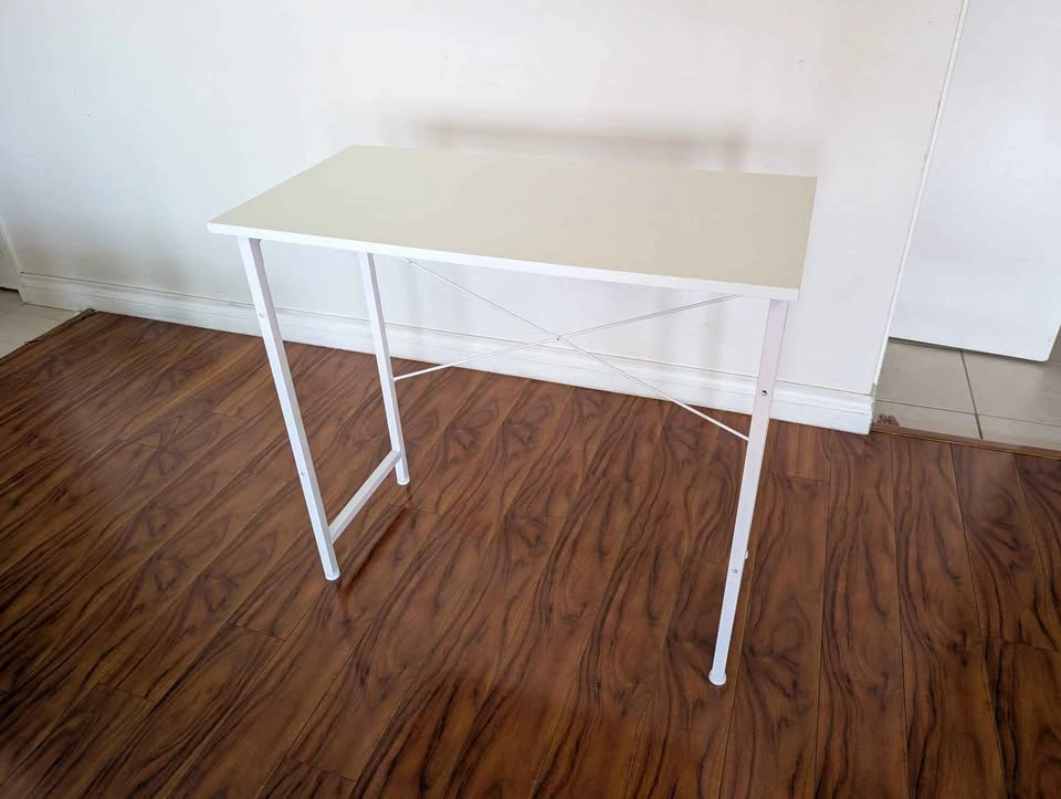 White Minimalist Metal Frame Desk - photo 2