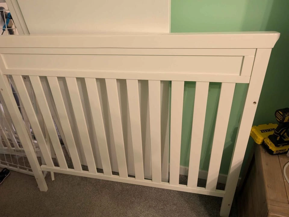 White Wooden Crib + Mattress & Protectors - photo 4