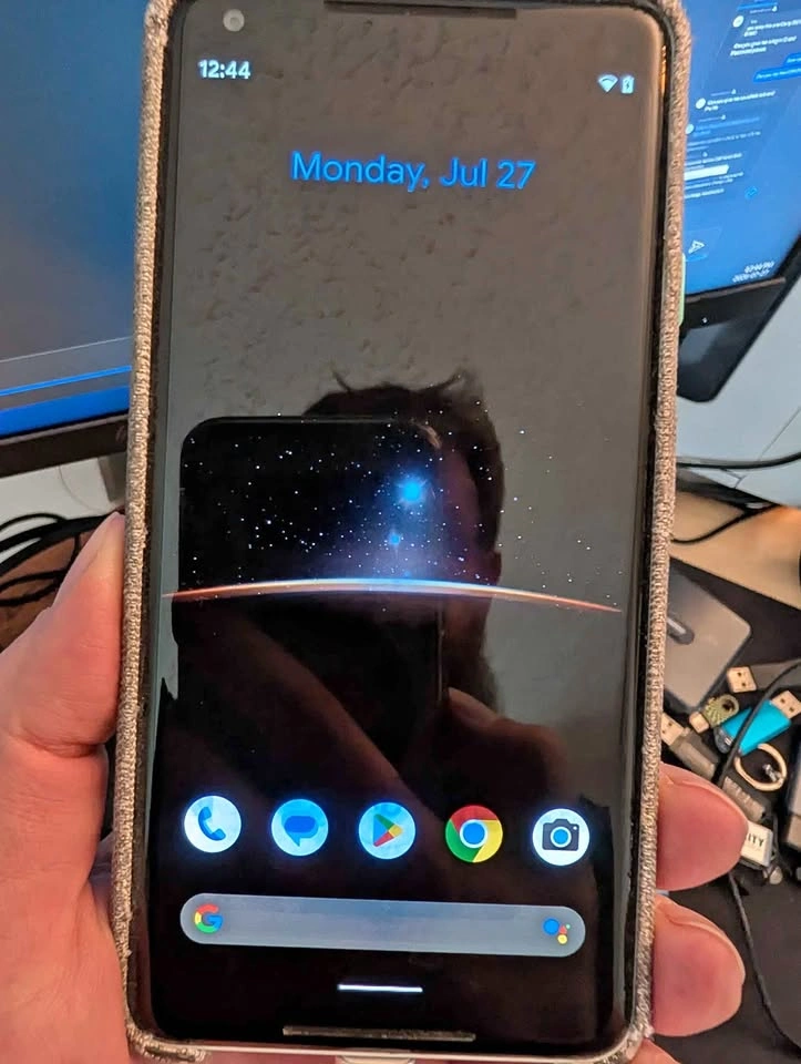 Pixel 2 XL with screen burn-in