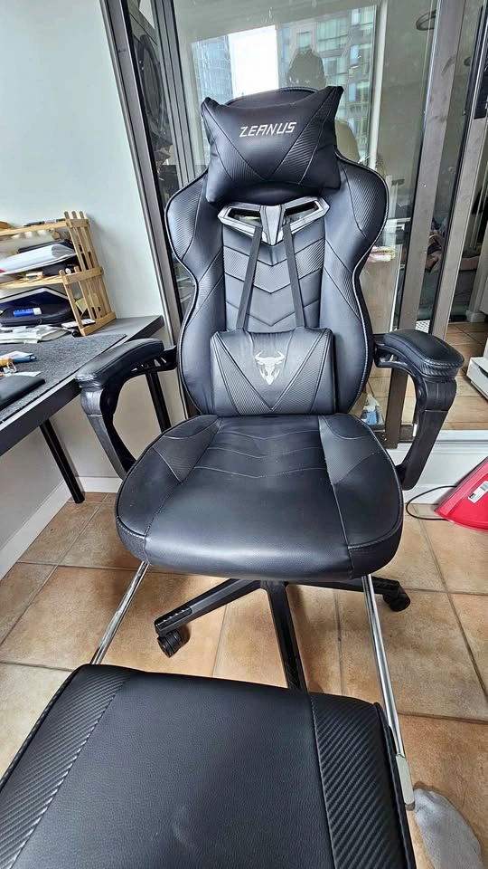 Zeanus Gaming Chair with Footrest