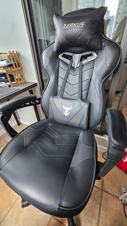 Zeanus Gaming Chair with Footrest - photo 2