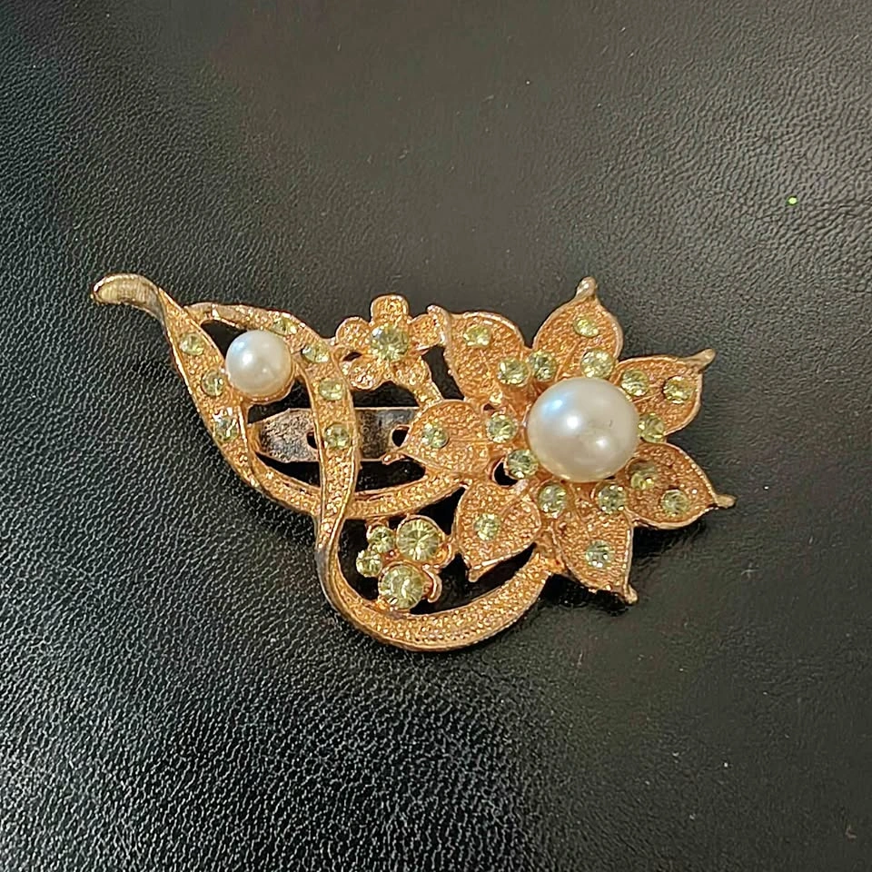 Rose Gold-Tone Floral Brooch with artificial Pearls and Rhinesto