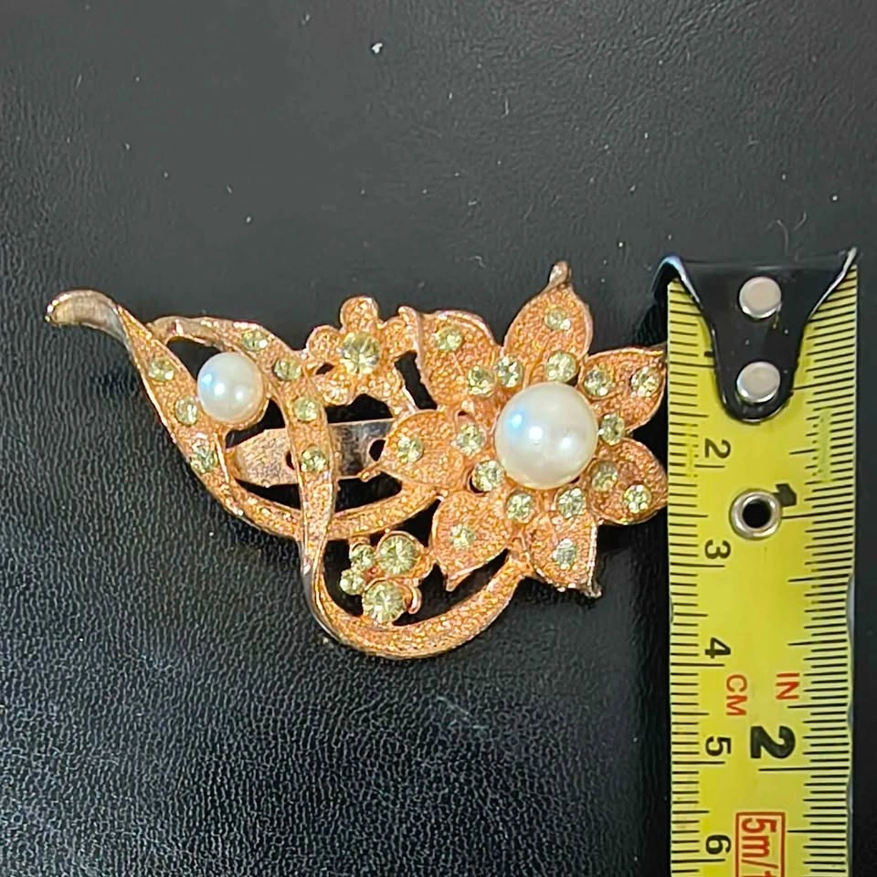 Rose Gold-Tone Floral Brooch with artificial Pearls and Rhinesto - photo 4
