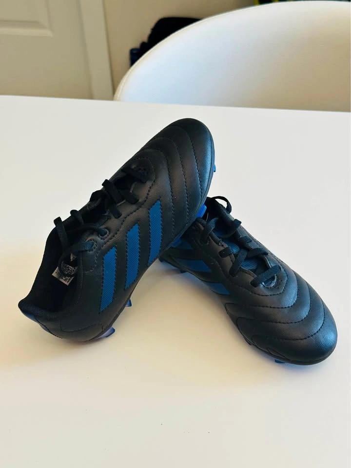 Soccer shoes for kids -size us1