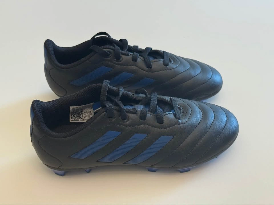 Soccer shoes for kids -size us1 - photo 2