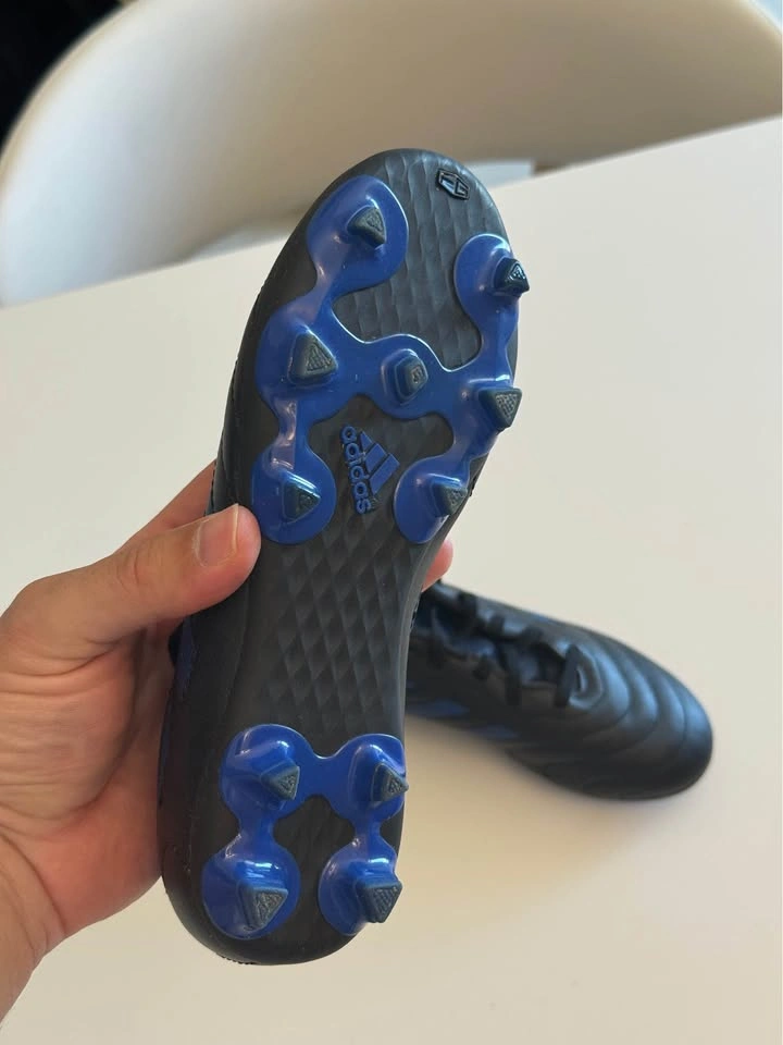 Soccer shoes for kids -size us1 - photo 3