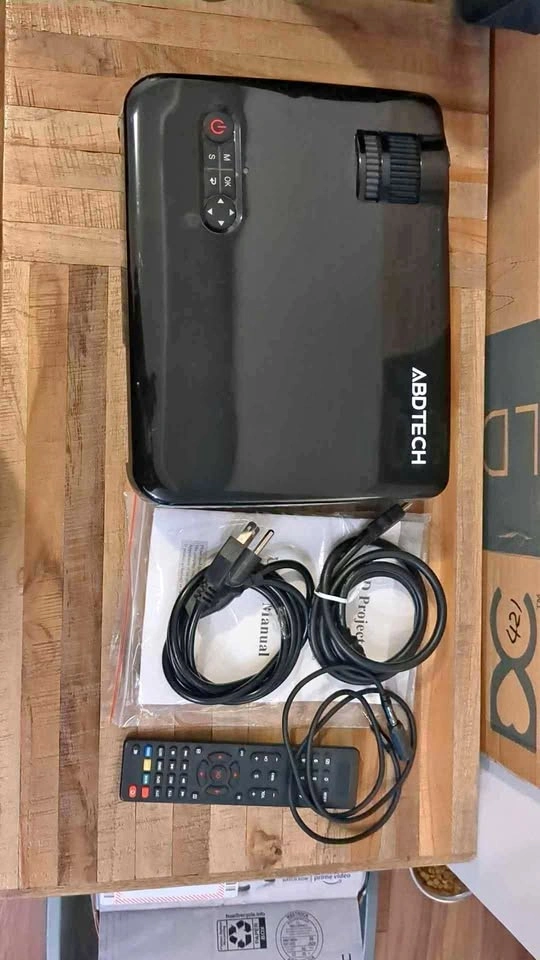 Portable video projector - great condition