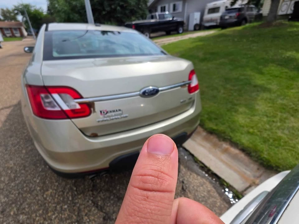 2010 Ford Taurus - photo 3