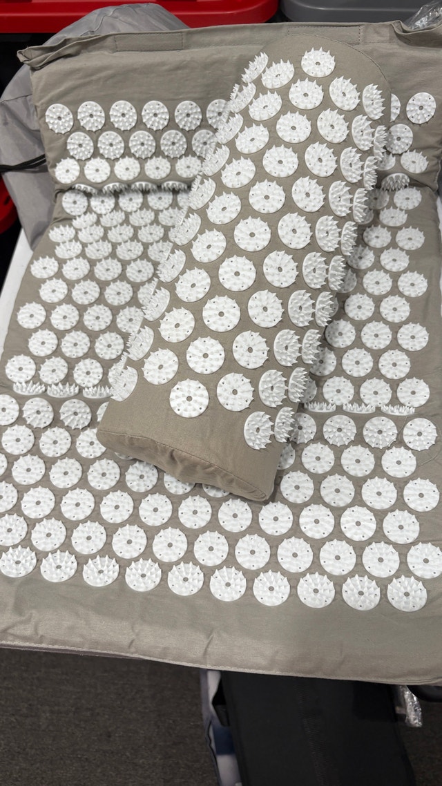 Acupressure Massage Mat and Pillow Set! - photo 2