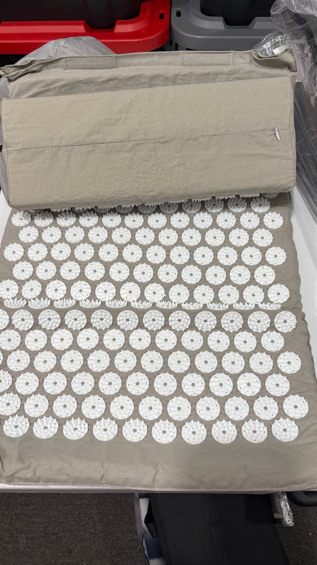 Acupressure Massage Mat and Pillow Set! - photo 3