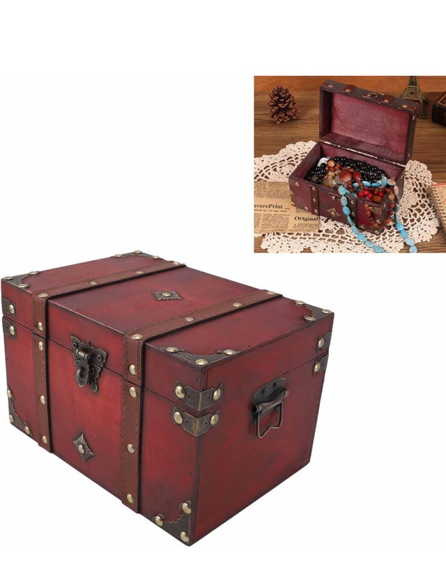 Vintage Wooden Storage Box!