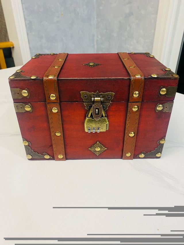 Vintage Wooden Storage Box! - photo 2