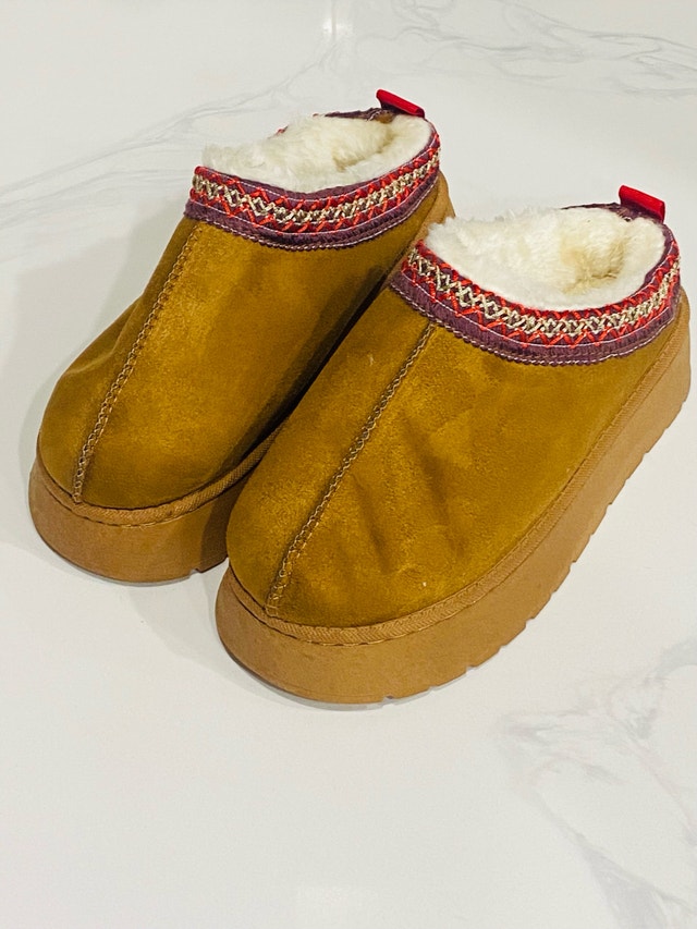 Womens OFF-BRAND Slides Platform! Size 7