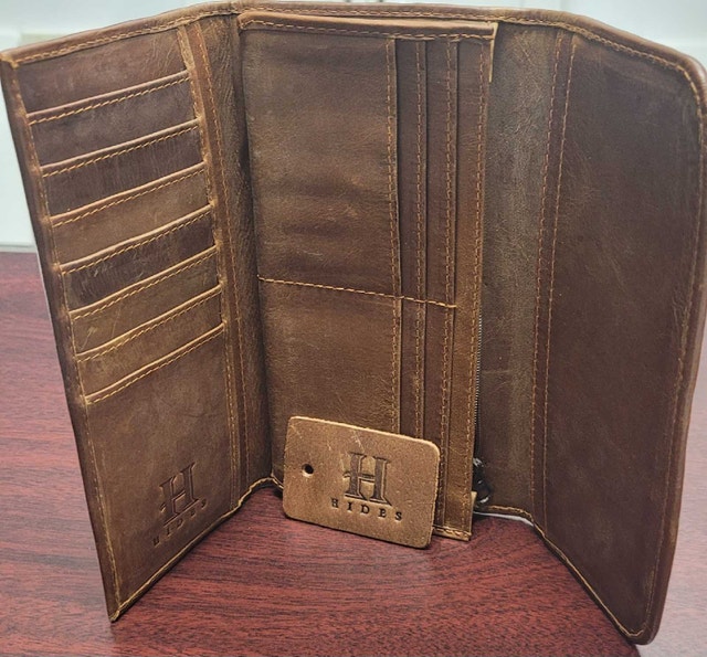 HIDES, LEATHER TRIFOLD WALLET