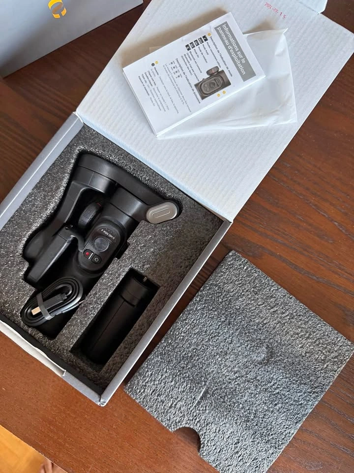 AOCHUAN Smart XE 3-axis smartphone gimbal/stabilizer