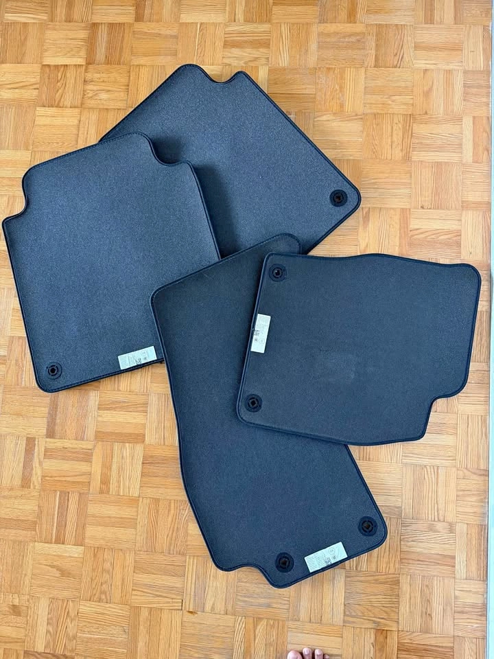 Audi A8 OEM Floor Mats – 4-Piece Set