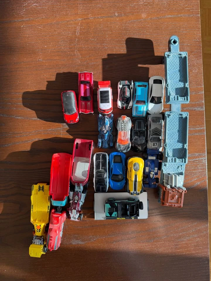 Hot Wheels Die-Cast Car and Truck Collection - photo 3