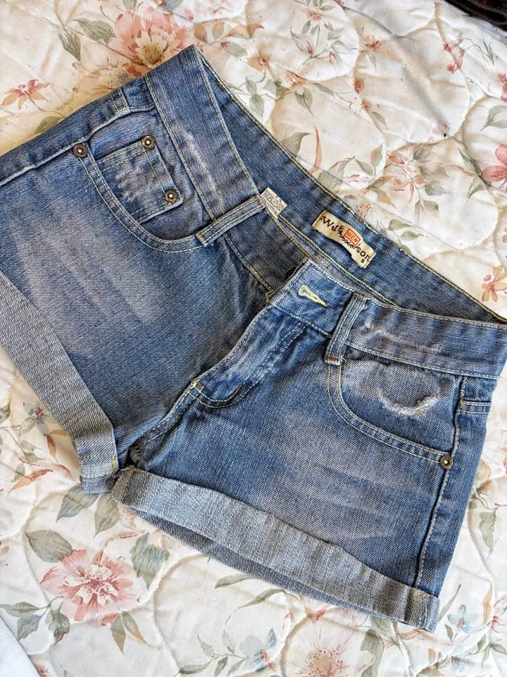 denim small lightly washed shorts
